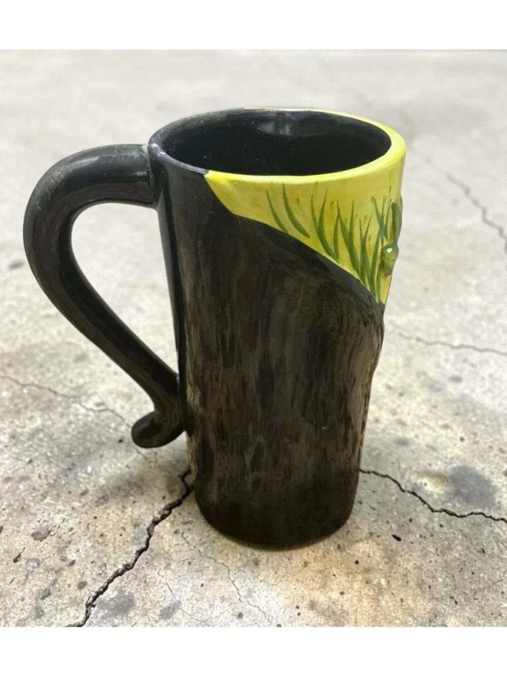 TableTops Gallery Panther Mug With Yellow Floral Rim And 3D Design